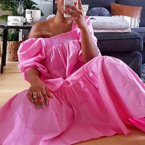 H&M Dresses & Skirts - SOLD! Pink Cotton Poplin Voluminous Puff-sleevd